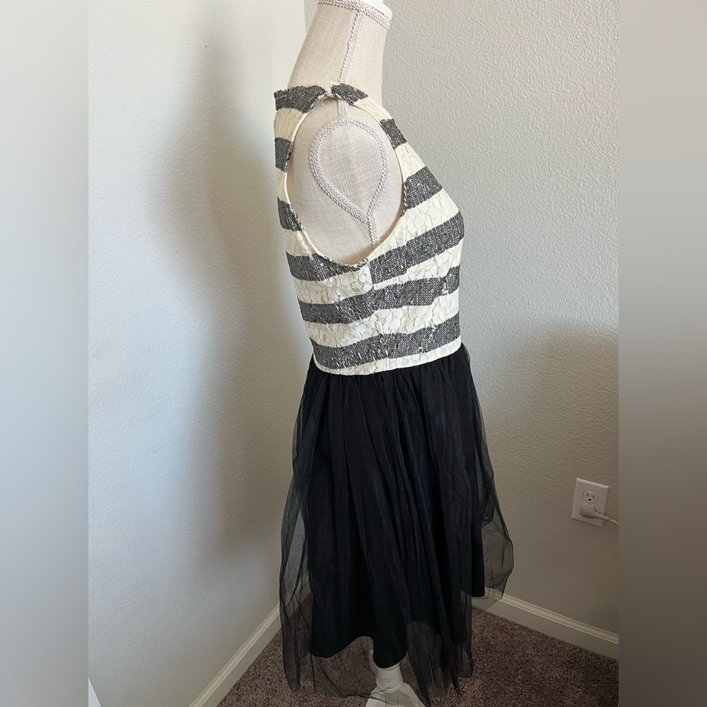 DRESS - Picture 4 of 8